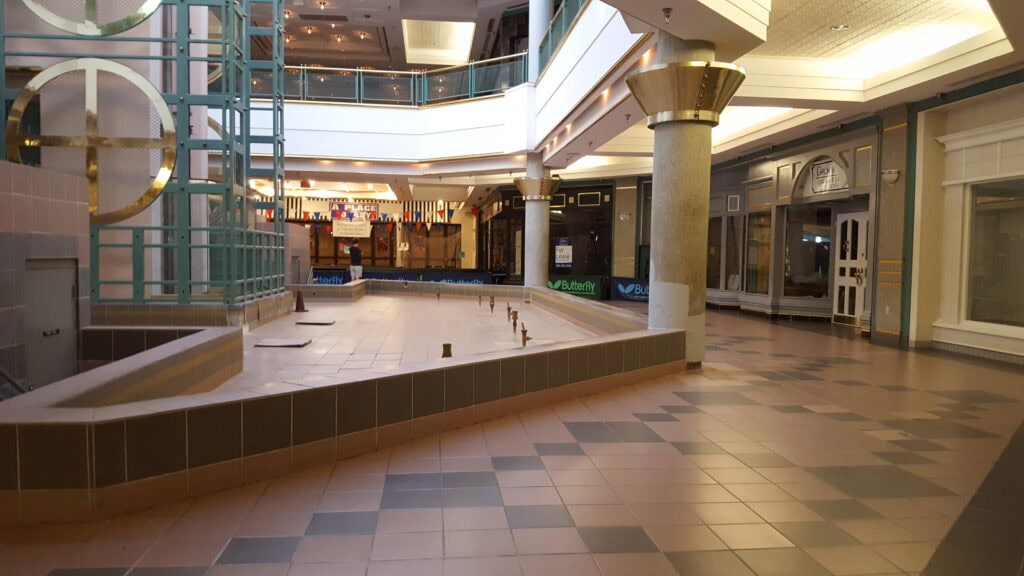 Richland Mall: Six Decades of Retail, Reinvention, and Demolition in Columbia, SC 10 Richland Mall Columbia, SC