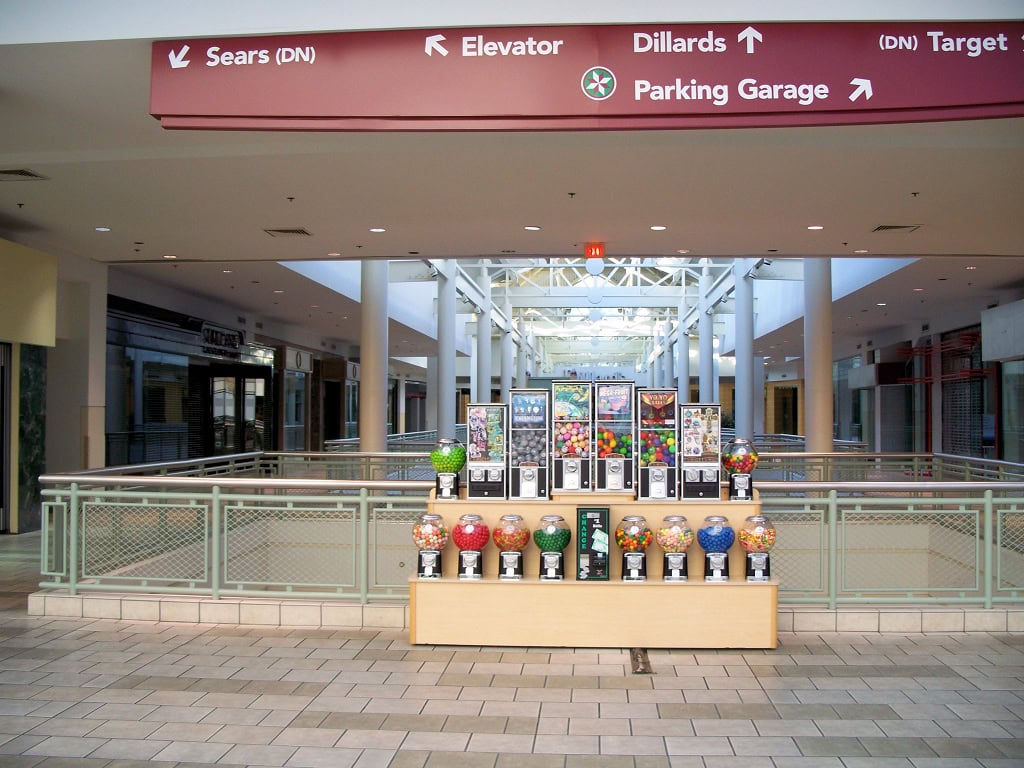 Crossroads Mall in Omaha, NE: From 1960 Opening to $900M Rebuild 7 Crossroads Mall in Omaha, NE