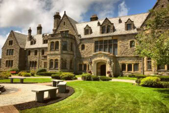 Mill Neck Manor