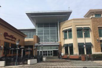 Christiana Mall entrance