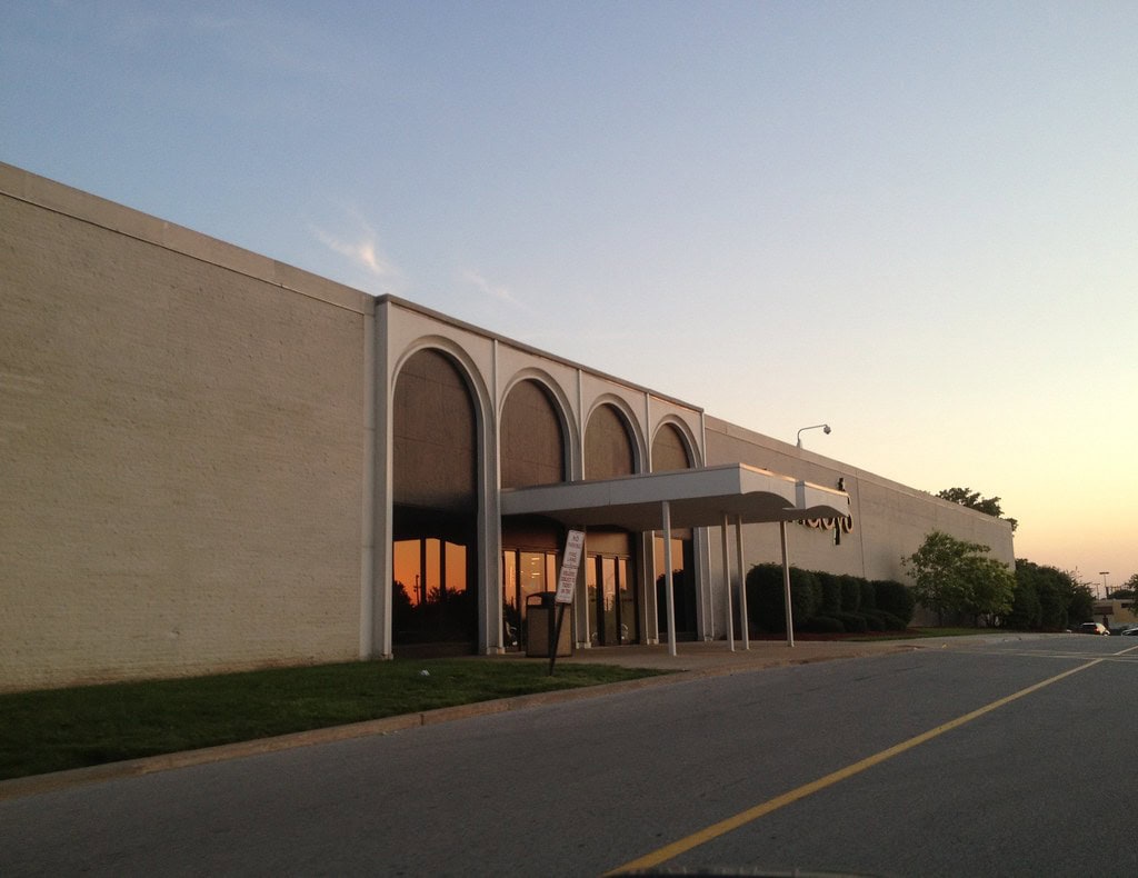 Famous Barr/Macy's - St. Clair Square