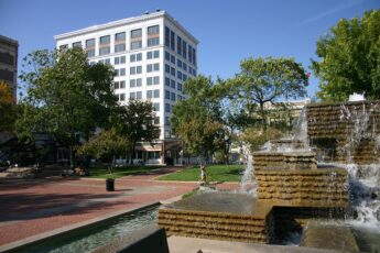 Park Central Square in downtown Springfield, Missouri