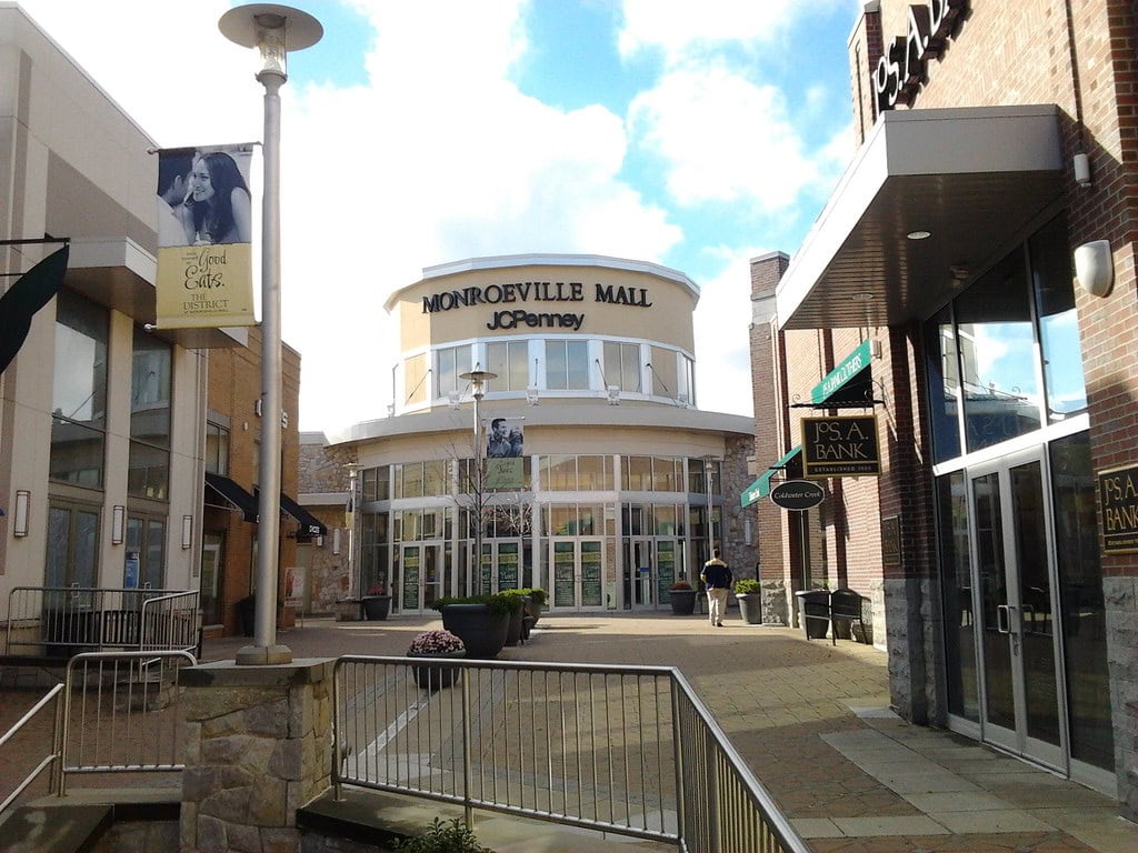 Monroeville Mall Entrance