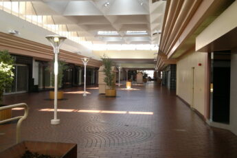 Palm Springs Mall