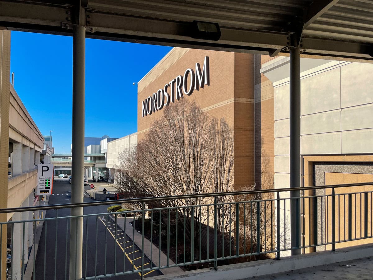 Roosevelt Field Mall