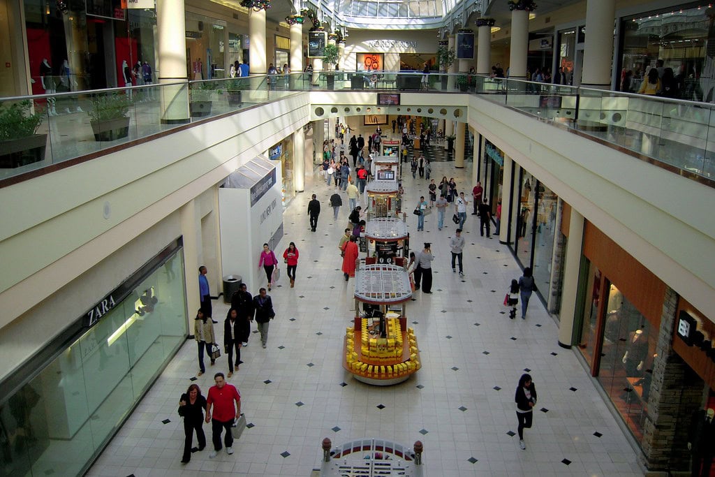 Roosevelt Field Mall