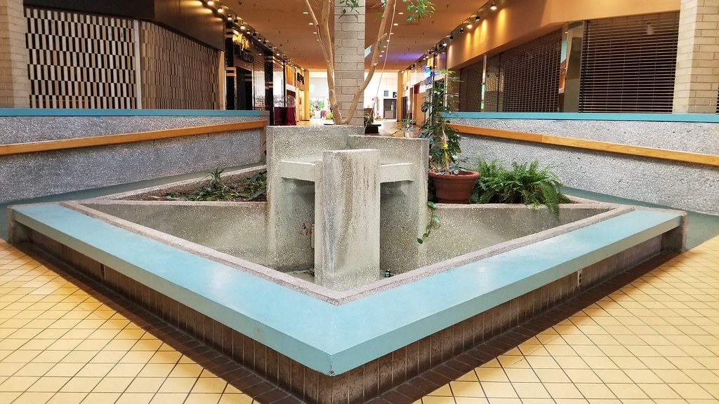Signal Hill Mall