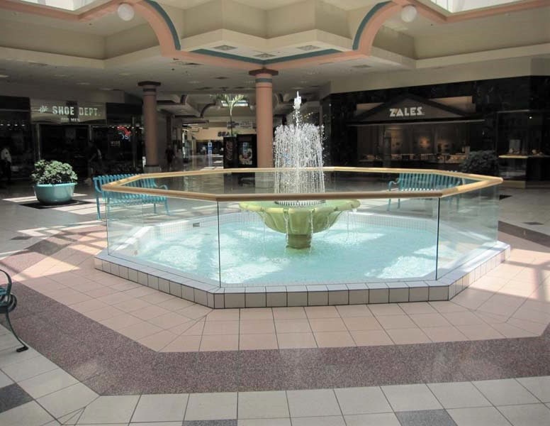 Bradley Square Mall fountain