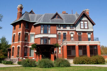 Brucemore Mansion
