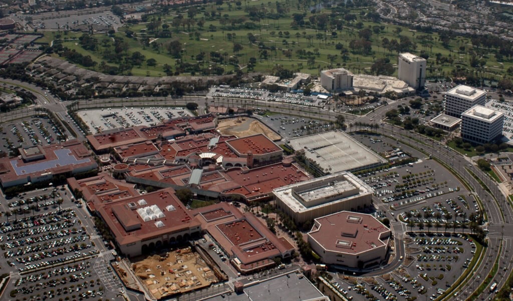 Why Fashion Island Mall in Newport Beach, CA, Still Draws Millions of Visitors Each Year 11 Fashion Island Newport Beach, CA