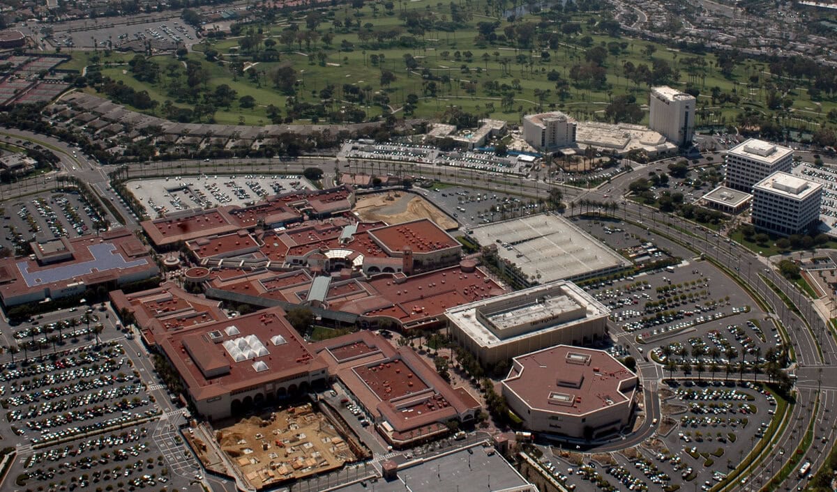 Why Fashion Island Mall in Newport Beach, CA, Still Draws Millions of Visitors Each Year