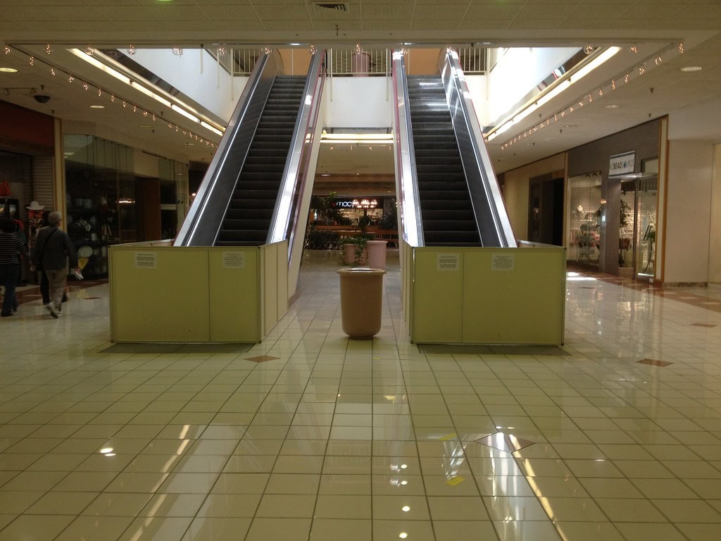 Metcalf South Shopping Center in Overland Park, KS is Gone, but Its Site Still Grows 5 Metcalf South Shopping Center