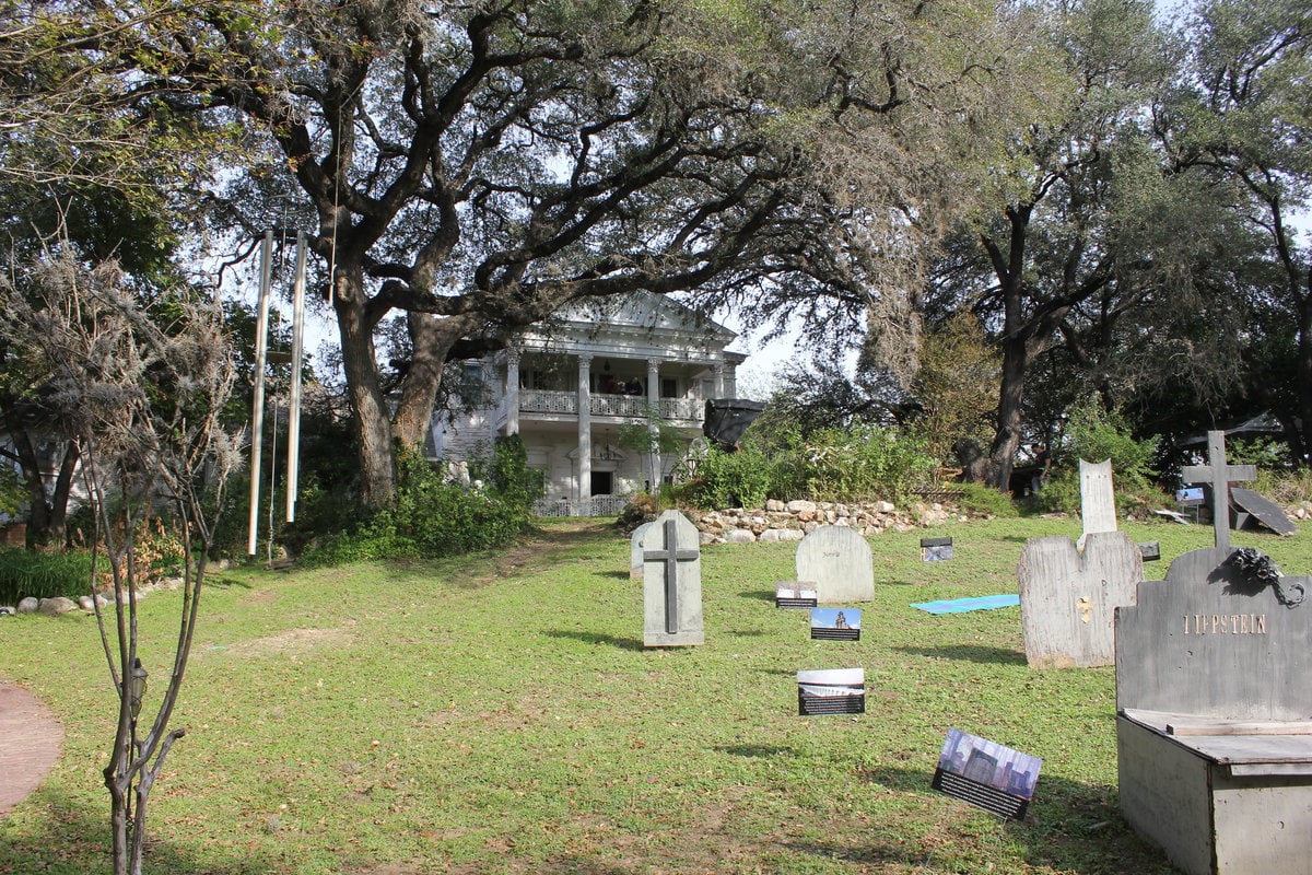 Inside the Long History of Victoria's Black Swan Inn Mansion in San Antonio, TX