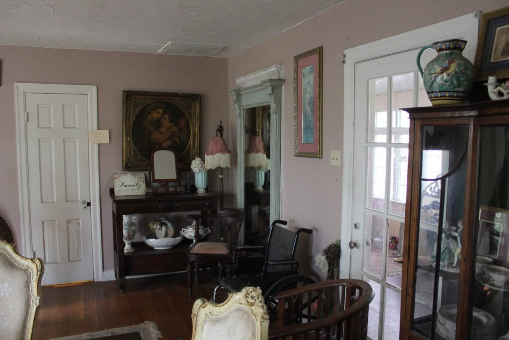 Inside the Long History of Victoria's Black Swan Inn Mansion in San Antonio, TX 10 Victoria's Black Swan Inn