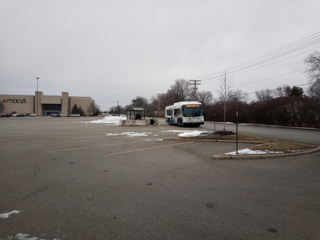 White Oaks Mall in Springfield, IL: Past Anchors, New Roles, and Future Challenges 10 White Oaks Mall