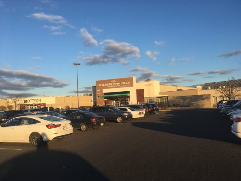 Inside Franklin Mills Mall, Philadelphia, PA: Lightning-Bolt Design, Crowds, Decline, What's Next?