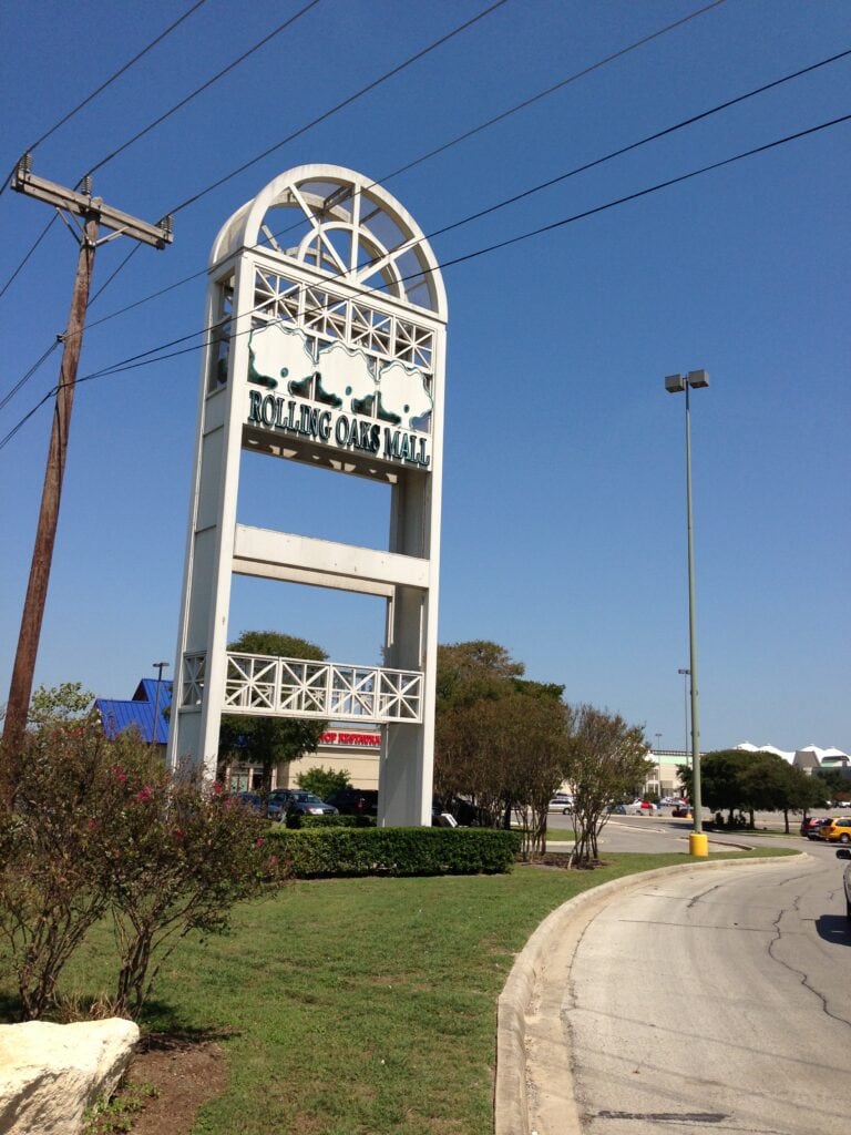 Rolling Oaks Mall