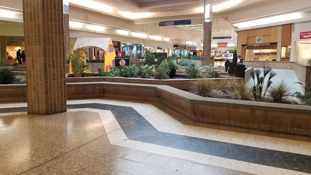 Washington Square Mall, Indianapolis, IN - The Stark Reality of a Fading Mall 7 Washington Square Mall Indianapolis