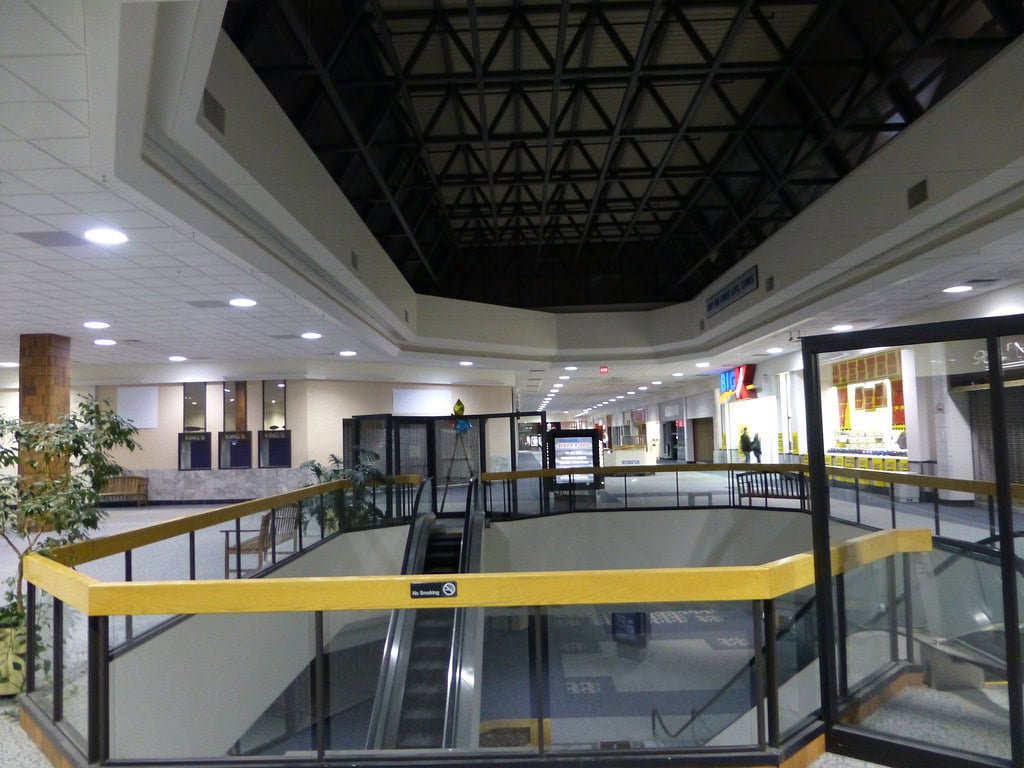 Inside Parkway Center Mall in Pittsburgh, PA: Shocking Rise, Sudden Collapse, and Silent Ruins 2 Inside Parkway Center Mall in Pittsburgh, PA: Shocking Rise, Sudden Collapse, and Silent Ruins