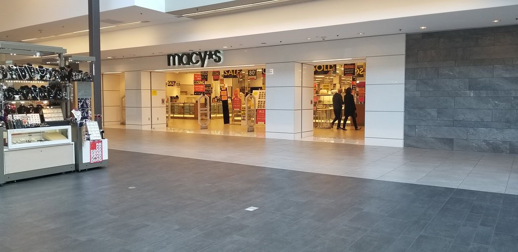 Inside Broadway Commons in Hicksville, NY: the 1956 mall that refuses to stay the same 16 Broadway Commons