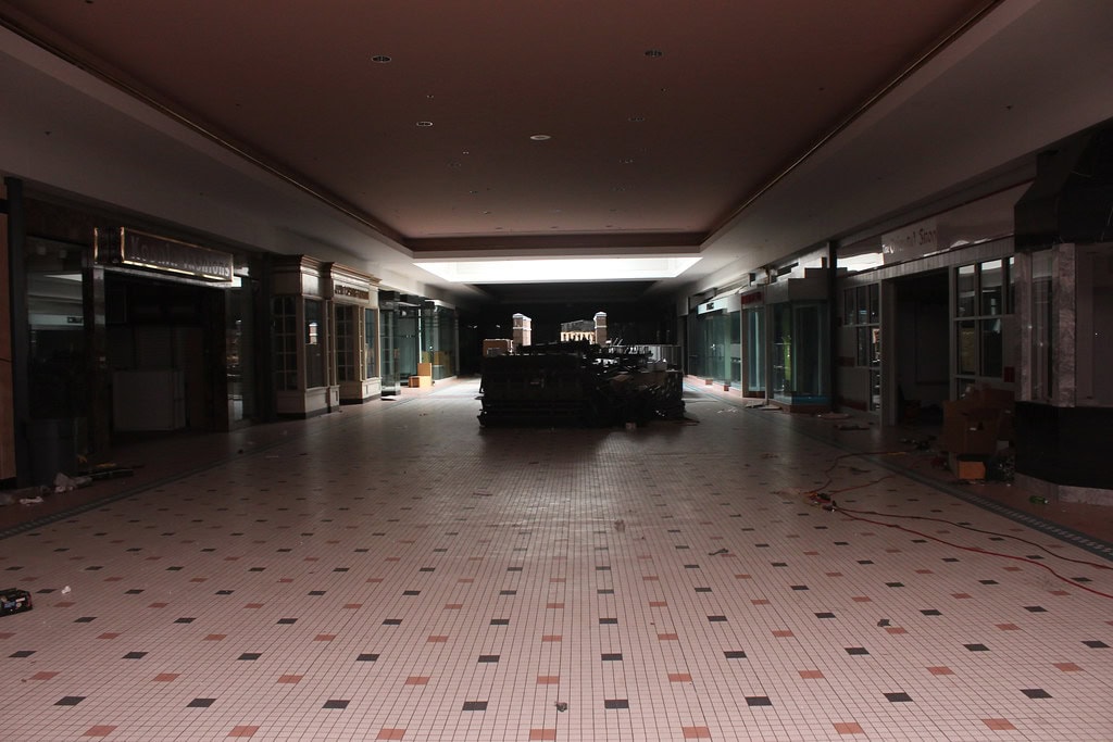 Behind Cloverleaf Mall in Richmond, VA: boom years, a chilling chapter, and the end 17 Cloverleaf Mall in Chesterfield, VA