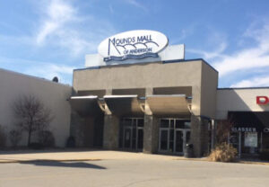 Mounds Mall entrance