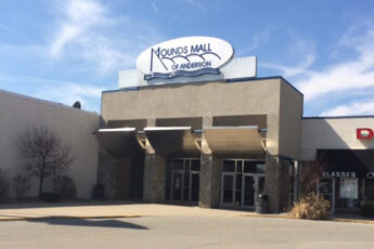 Inside Mounds Mall in Anderson, IN: why the corridors emptied and the doors locked 15 Mounds Mall entrance
