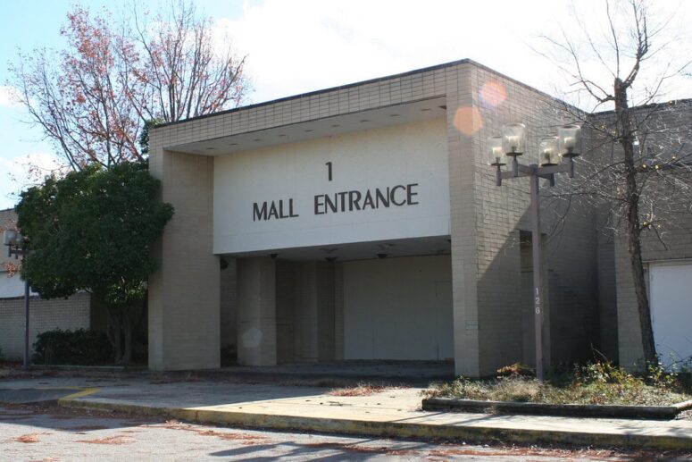 Regency Mall, Augusta, GA: massive opening crowds, vanished anchors, and reset attempt