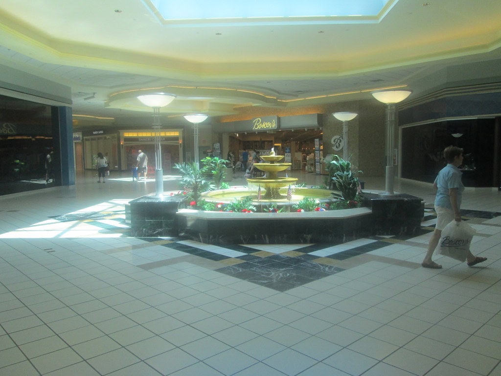 Susquehanna Valley Mall, Selinsgrove, PA, hit with anchor closures - so why is it still open? 17 Susquehanna Valley Mall
