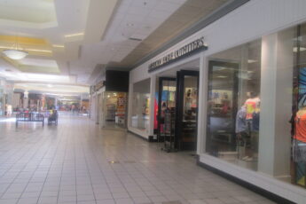 Susquehanna Valley Mall, Selinsgrove, PA, hit with anchor closures - so why is it still open? 8 Susquehanna Valley Mall