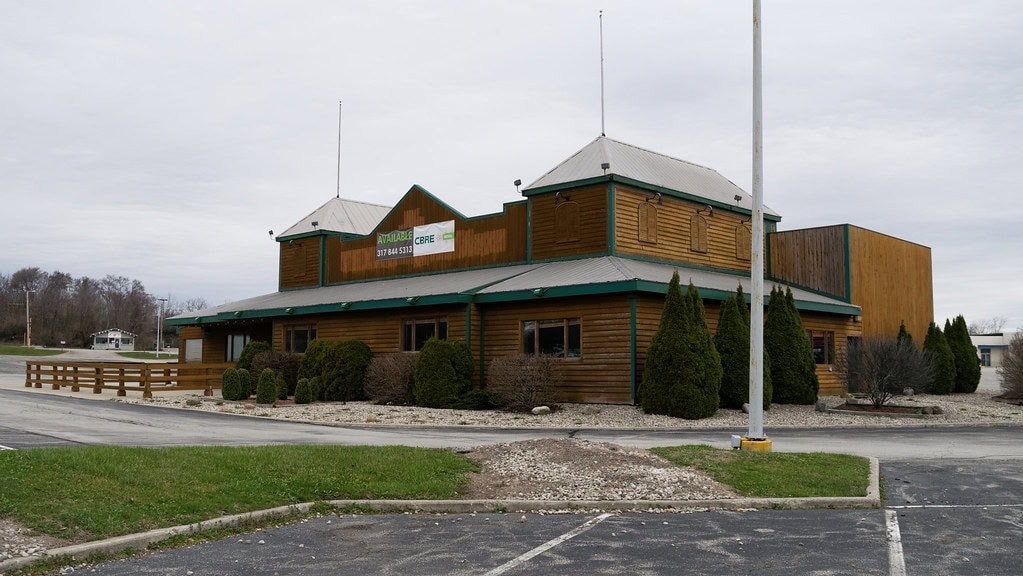 Inside Mounds Mall in Anderson, IN: why the corridors emptied and the doors locked 17 Texas Roadhouse Mounds Mall