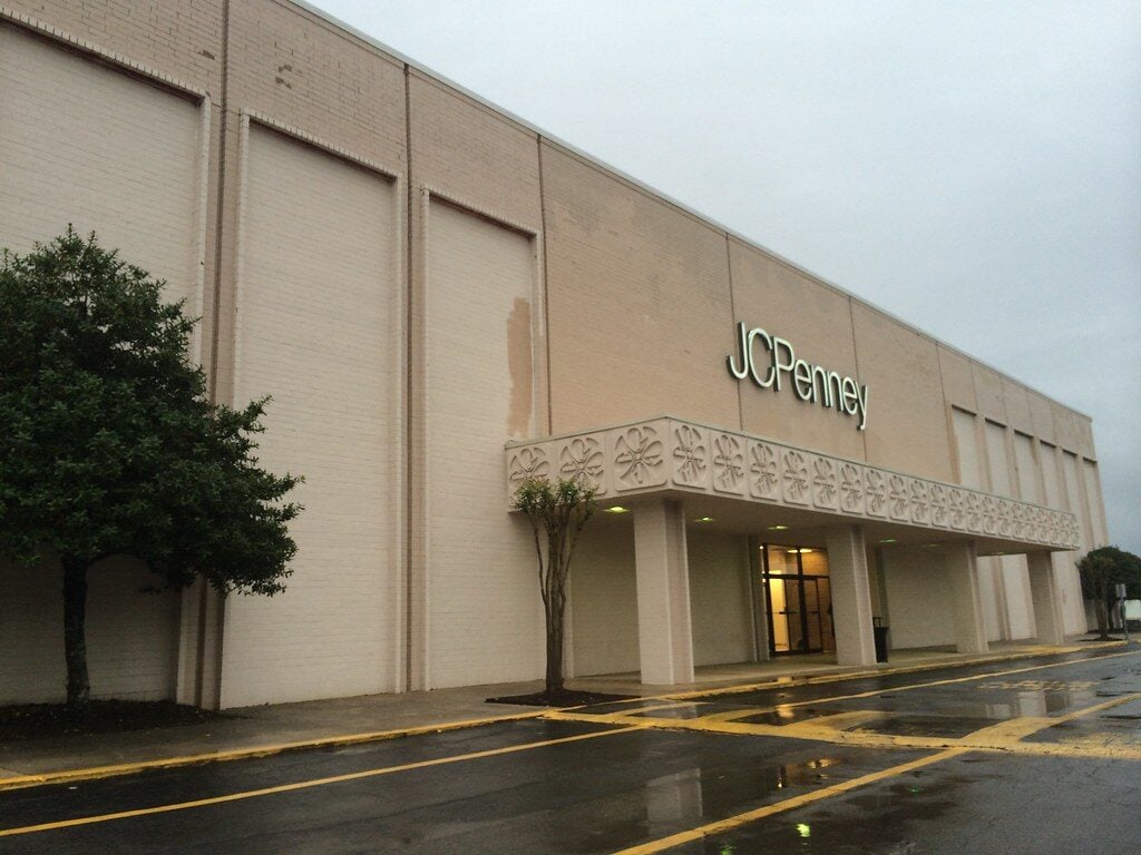 What really happened at Lakeshore Mall in Gainesville, GA - from packed halls to rebuild 17 Lakeshore Mall Gainesville