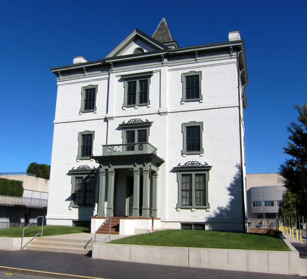 Robinson House in Richmond, VA, Looks Quiet Now, But Its Past is Far Stranger Than It Seems 14 Robinson House Richmond