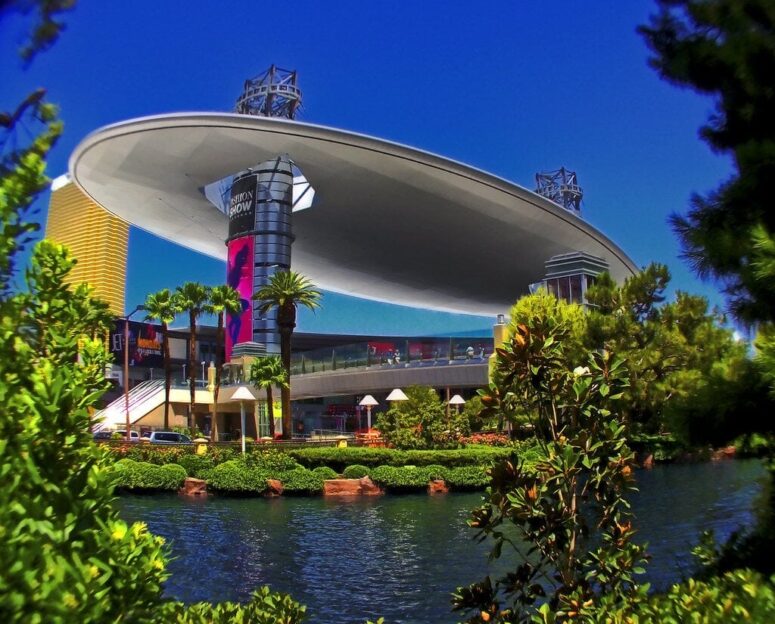 Fashion Show Mall in Las Vegas, NV, Looks Strong - Yet Change Is Coming