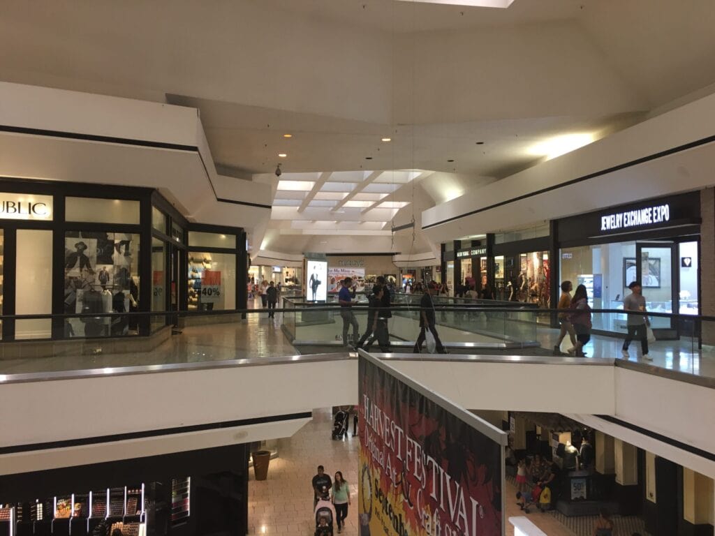 Stoneridge Shopping Center