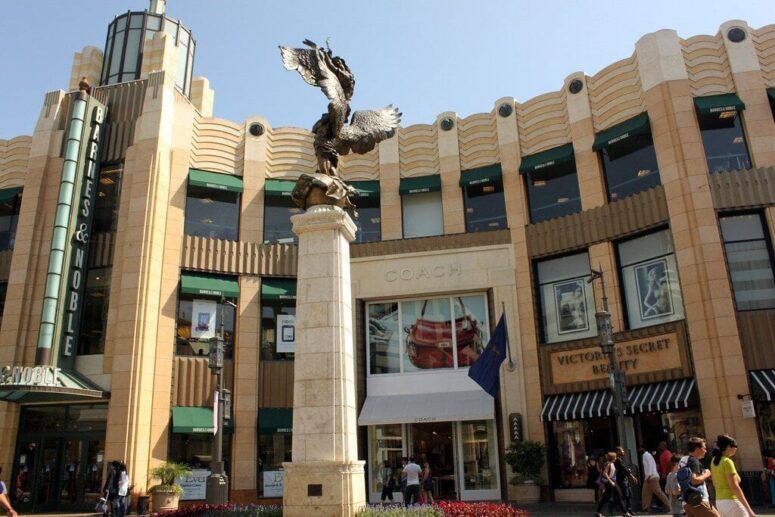 What Keeps The Grove Mall in Los Angeles, CA So Busy Year After Year?