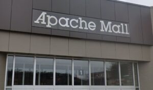US Malls 487 Apache Mall