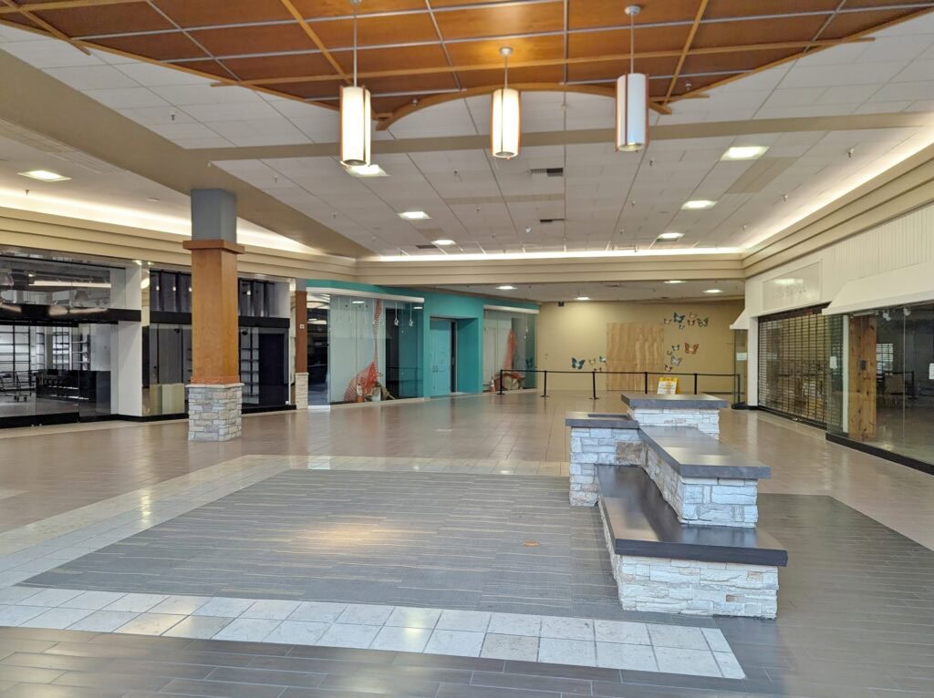 Everett Mall, Everett, WA: Fading Stores, Final Days, Last Goodbyes 12 Everett Mall