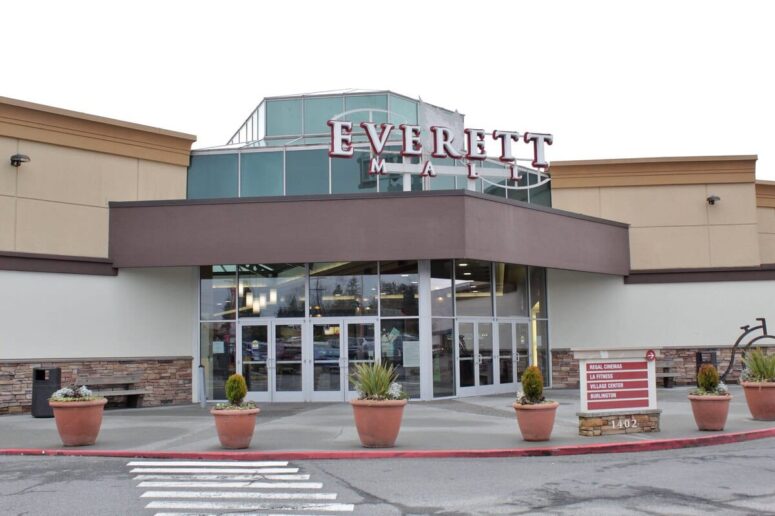 Everett Mall, Everett, WA: Fading Stores, Final Days, Last Goodbyes