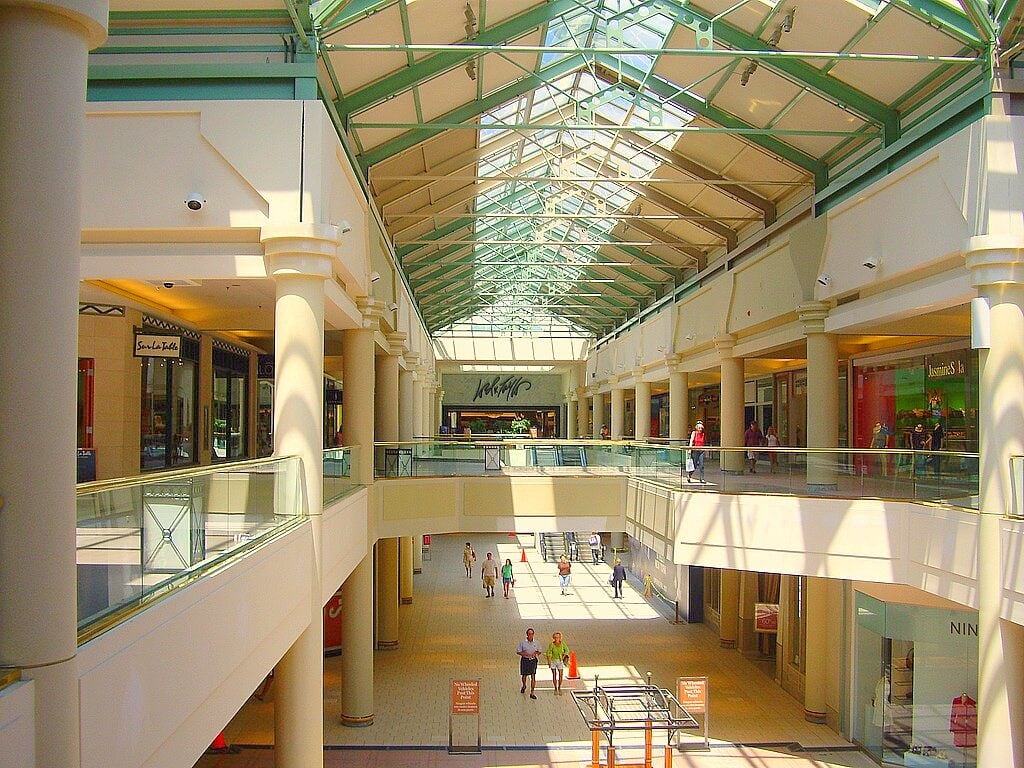 Freehold Raceway Mall