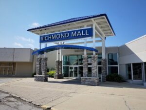 US Malls 316 Richmond Square Mall