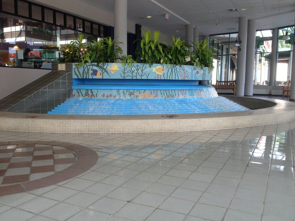 The Mall at Lexington Green