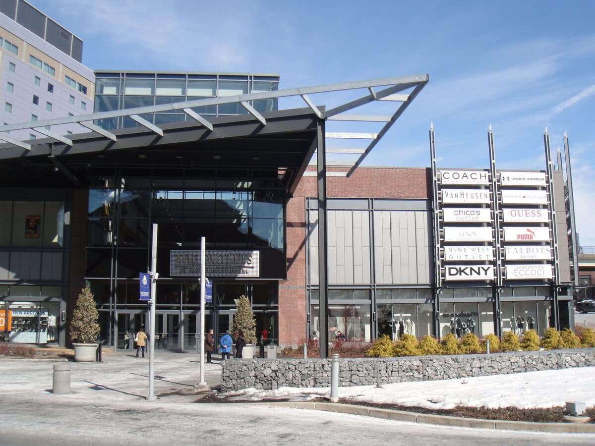 Inside The Outlets at Wind Creek Bethlehem, PA: Stores, Changes, History 2 Inside The Outlets at Wind Creek Bethlehem, PA: Stores, Changes, History