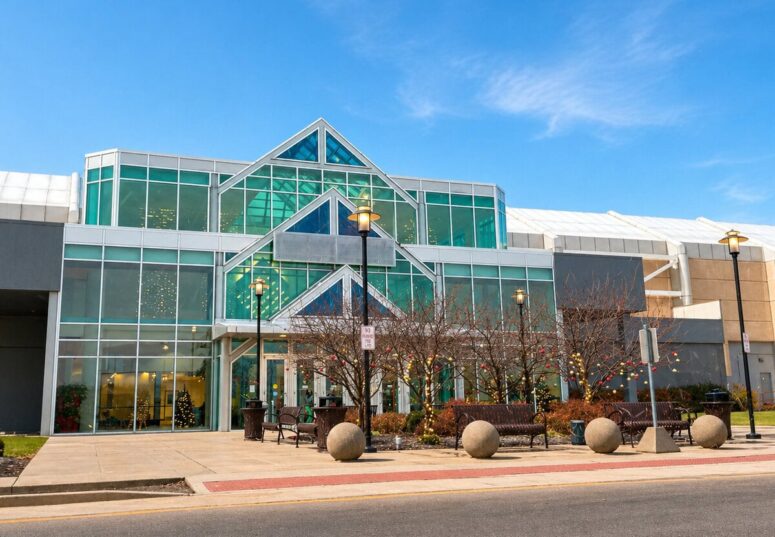 Tri-County Mall, Cincinnati, OH: A 1960 Dream Now Waiting for Demolition