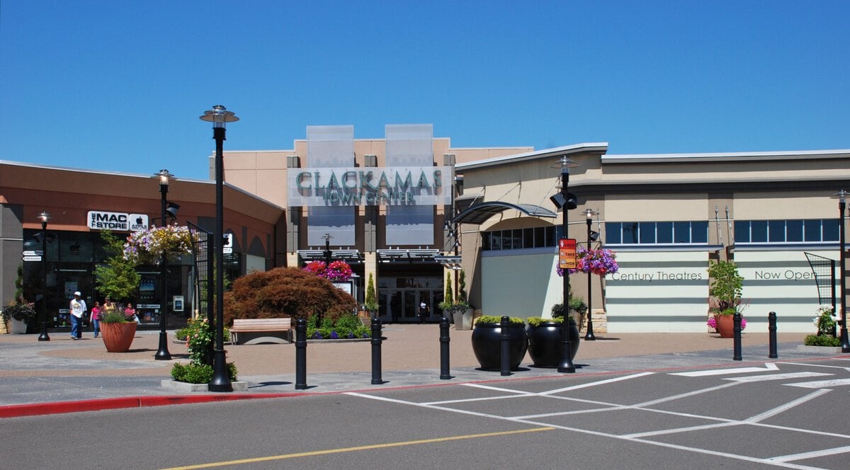 Clackamas Town Center, south central entrance