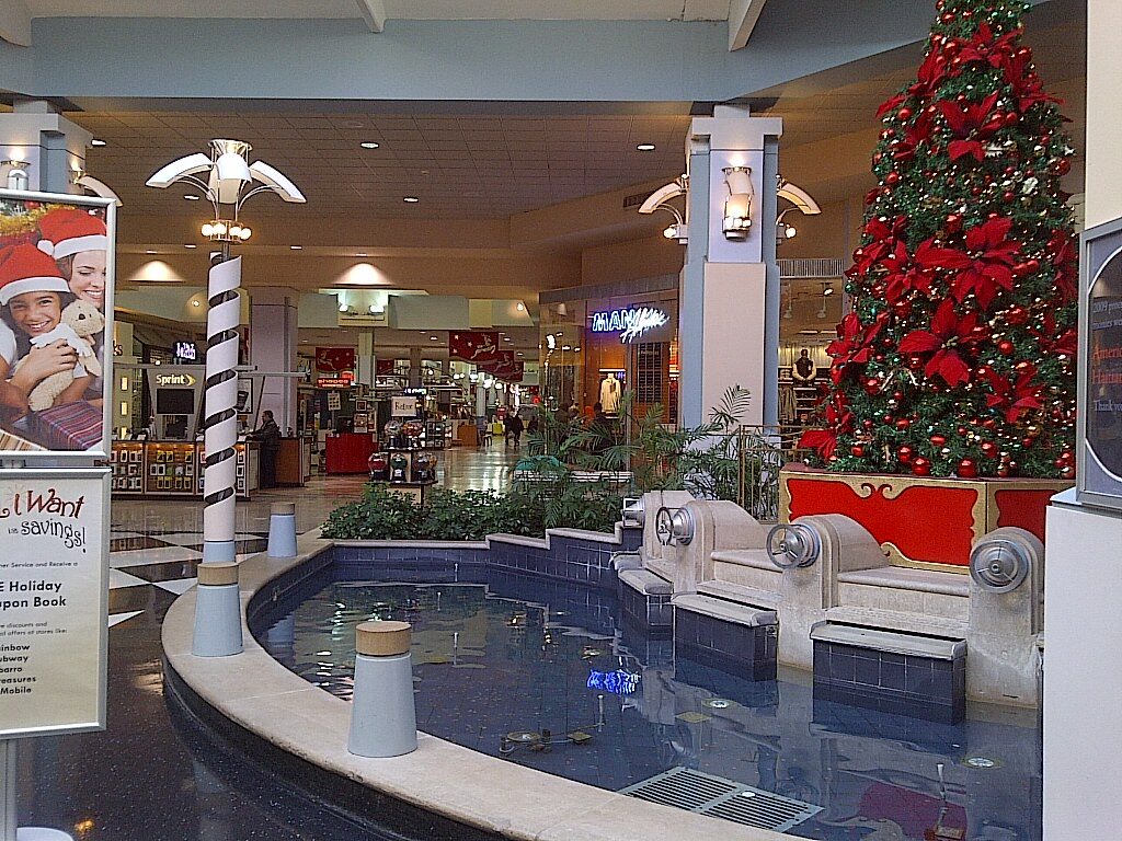 Ford City Mall in Chicago Helped Build B-29 Bombers. A Sprinkler Leak Is Closing It. 11 Ford City Mall