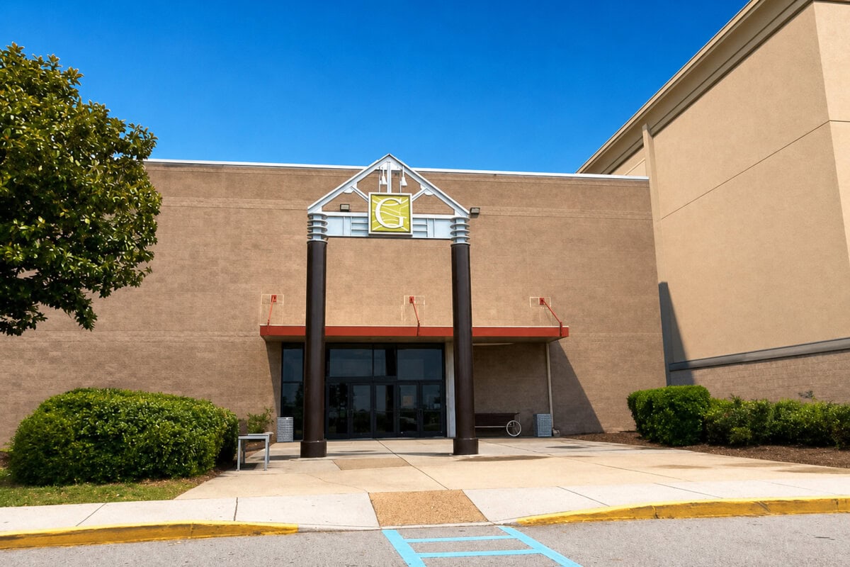 After 44 Years and Ten Anchor Names, Greenbrier Mall in Chesapeake, VA Is Still Running