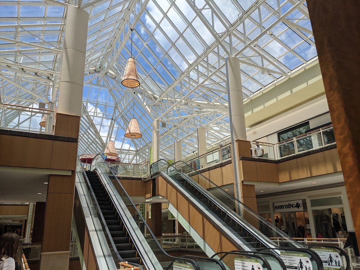 Park Plaza, Skylight Detail