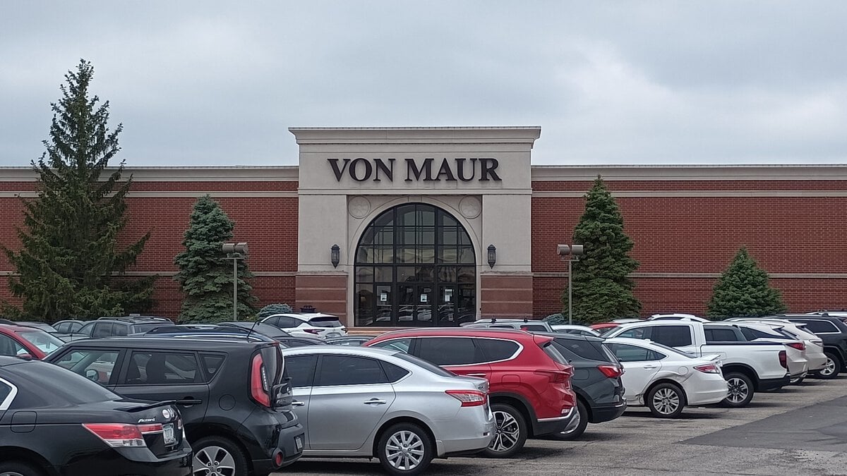 Von Maur Castleton Square