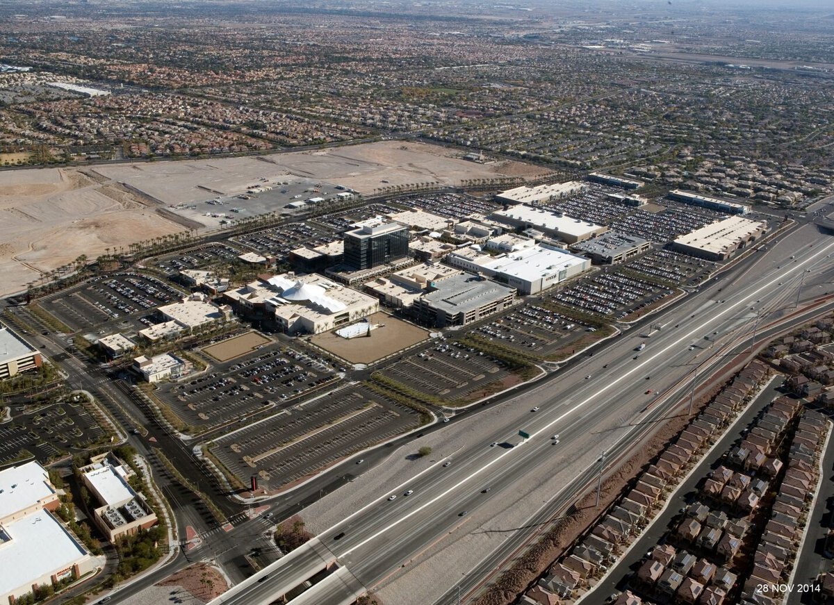 Downtown Summerlin Rose From a Stalled Las Vegas Mall Project: Today, It Draws 20 Million Visits a Year 13 Downtown Summerlin